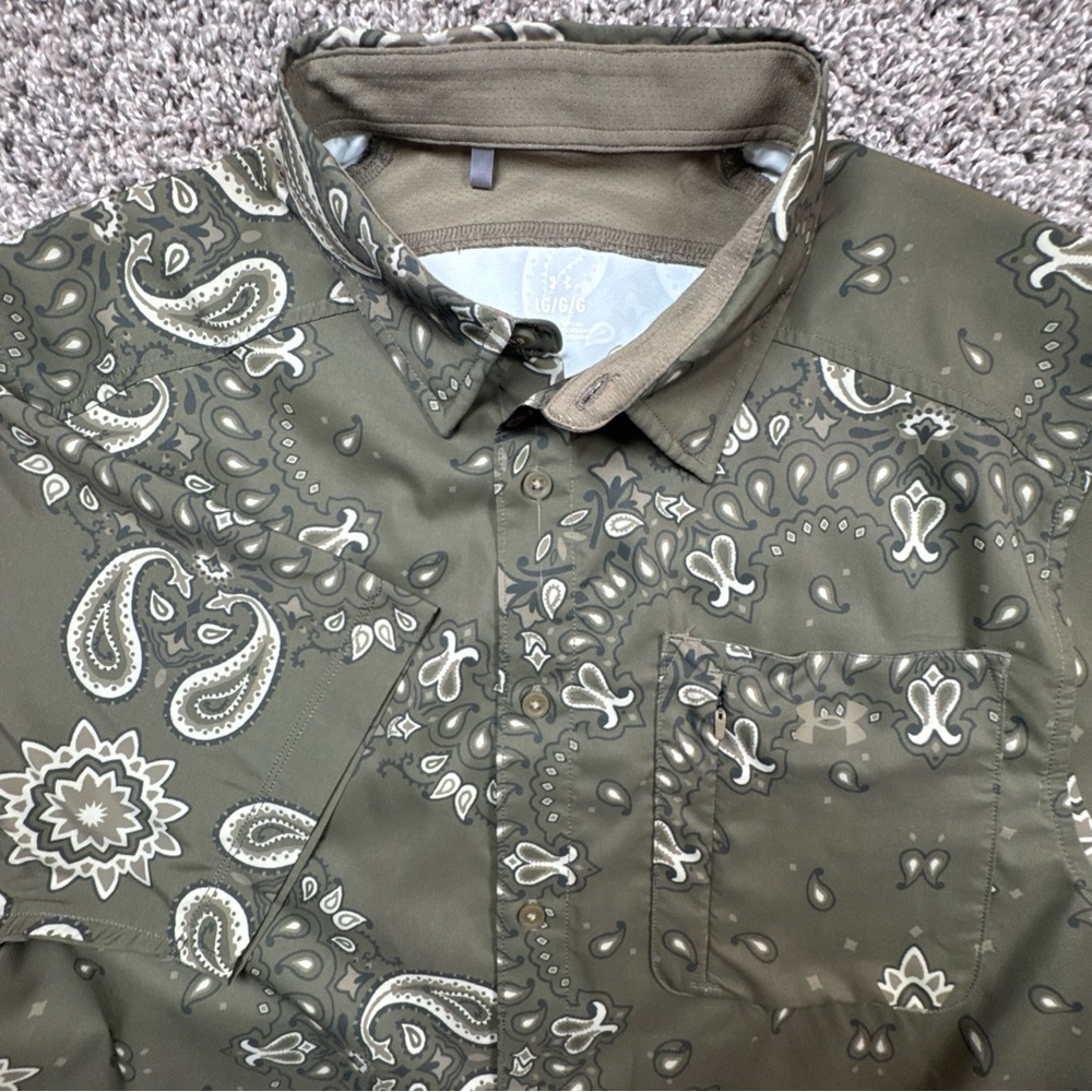 Under Armour Mens L  Green Paisley AllOver Print Short Sleeve Performance Shirt